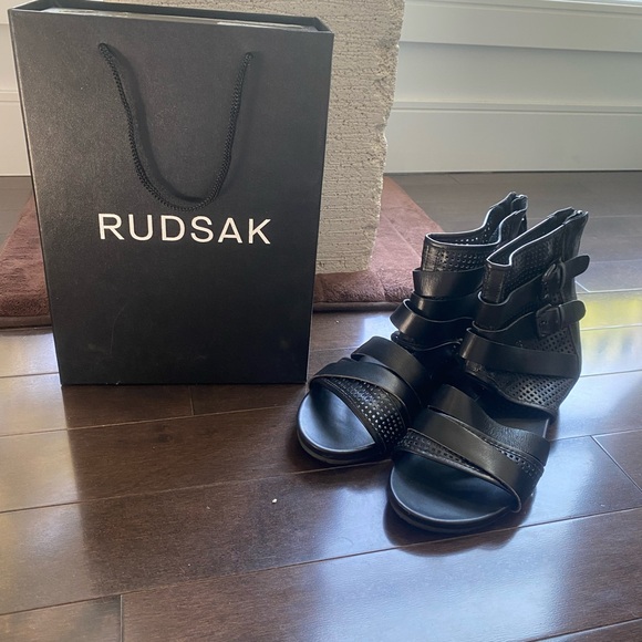 Designer RUDSAK shoes - Picture 2 of 2